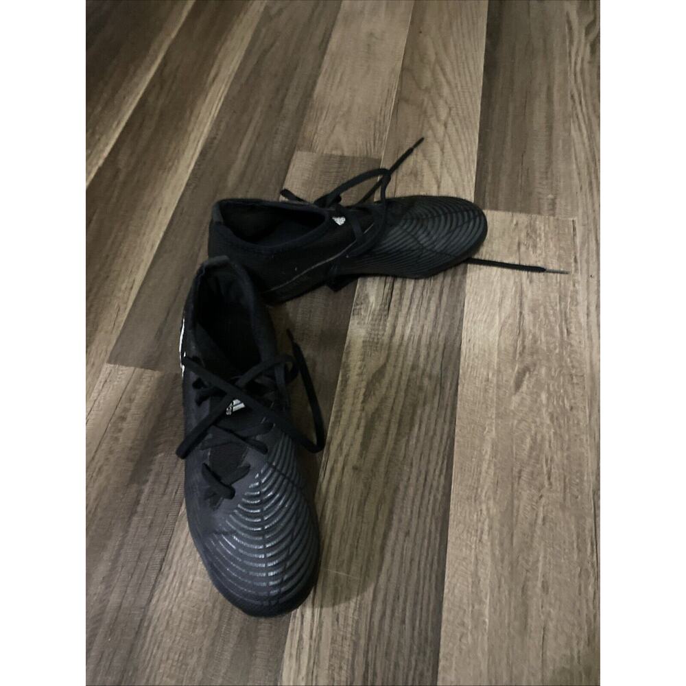 Adidas Unisex Boys Girls Black Soccer Cleats JR Size 4 Predator - Picture 3 of 5